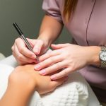 Маникюр, который действительно работает: как выбрать услугу и не разочароваться