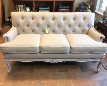 Перетяжка мебели: как вдохнуть новую жизнь в старый диван и не пожалеть