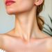 Уход за кожей шеи и декольте: как сохранить эластичность и свежесть на границе света и теней